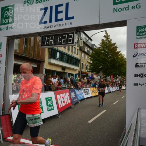 20.09.2026 - PSD Bank Halbmarathon LAZAROV Photography http://msf.ph/oto/10550427 20.09.2026 11:41:22 Ziel 1181, 1953, 2196, 4418 meine-sportfotos.de