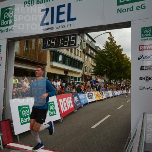 20.09.2026 - PSD Bank Halbmarathon LAZAROV Photography http://msf.ph/oto/10550441 20.09.2026 11:41:35 Ziel 3306, 3743, 4012 meine-sportfotos.de