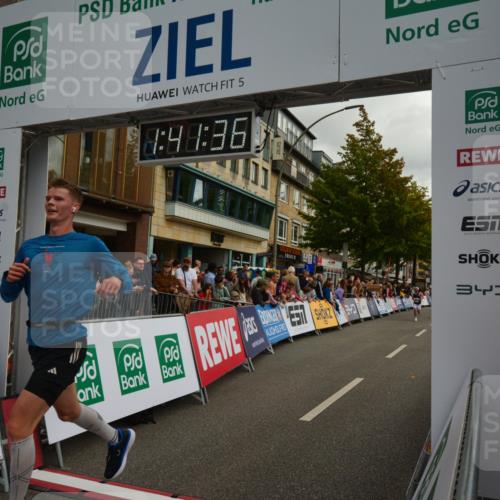 20.09.2026 - PSD Bank Halbmarathon LAZAROV Photography http://msf.ph/oto/10550442 20.09.2026 11:41:35 Ziel 3306, 3743, 4012 meine-sportfotos.de