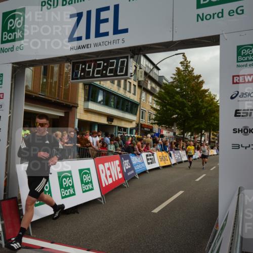 20.09.2026 - PSD Bank Halbmarathon LAZAROV Photography http://msf.ph/oto/10550501 20.09.2026 11:42:20 Ziel 1188, 1591, 1879, 2256, 2633, 4620, 4653 meine-sportfotos.de