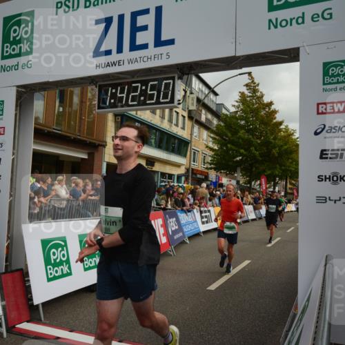 20.09.2026 - PSD Bank Halbmarathon LAZAROV Photography http://msf.ph/oto/10550554 20.09.2026 11:42:50 Ziel 1156, 1258, 1888, 1960, 2241, 3892, 4008, 4294, 4385, 4541, 4634, 4760 meine-sportfotos.de
