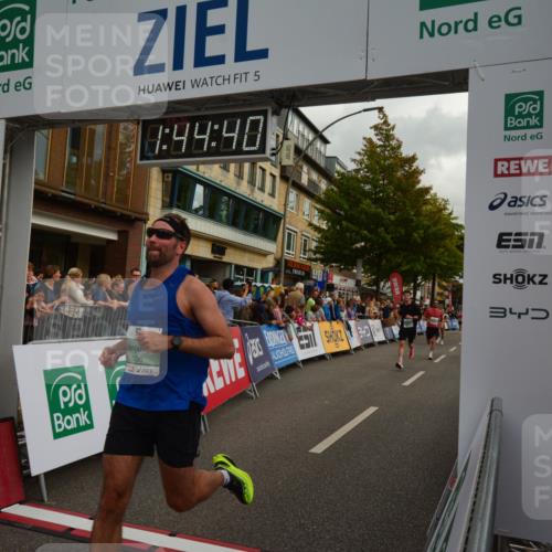 20.09.2026 - PSD Bank Halbmarathon LAZAROV Photography http://msf.ph/oto/10550817 20.09.2026 11:44:39 Ziel 1081, 1083, 1317, 1730, 2593, 2708, 3506, 3706 meine-sportfotos.de