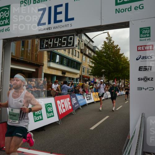 20.09.2026 - PSD Bank Halbmarathon LAZAROV Photography http://msf.ph/oto/10550858 20.09.2026 11:44:59 Ziel 1159, 1430, 1547, 2558, 2677, 3861, 4365, 4366 meine-sportfotos.de