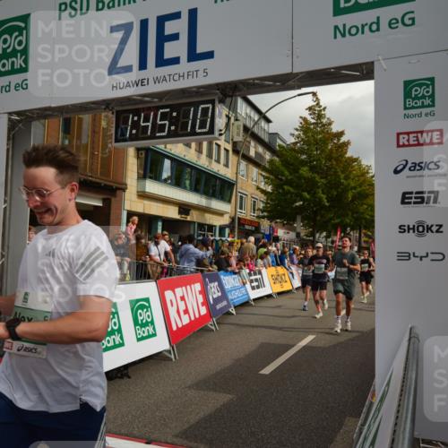 20.09.2026 - PSD Bank Halbmarathon LAZAROV Photography http://msf.ph/oto/10550889 20.09.2026 11:45:10 Ziel 1159, 1168, 1374, 1430, 2300, 2928, 2959, 3861, 3913, 3981 meine-sportfotos.de
