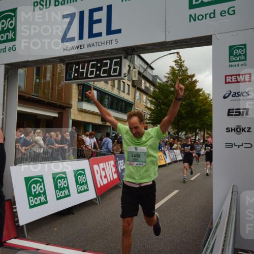 20.09.2026 - PSD Bank Halbmarathon LAZAROV Photography http://msf.ph/oto/10551061 20.09.2026 11:46:26 Ziel 1102, 1860, 2042, 2066, 2171, 2175, 2374, 2524, 2680, 2769, 2778, 2977, 3408, 3425, 3565, 3602, 3626, 4387, 4640, 4687, 4710 meine-sportfotos.de