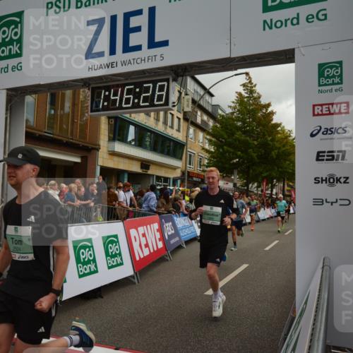 20.09.2026 - PSD Bank Halbmarathon LAZAROV Photography http://msf.ph/oto/10551065 20.09.2026 11:46:28 Ziel 1102, 1860, 2042, 2066, 2171, 2175, 2374, 2524, 2680, 2769, 2778, 2977, 3408, 3425, 3565, 3602, 3626, 4094, 4200, 4387, 4640, 4710 meine-sportfotos.de