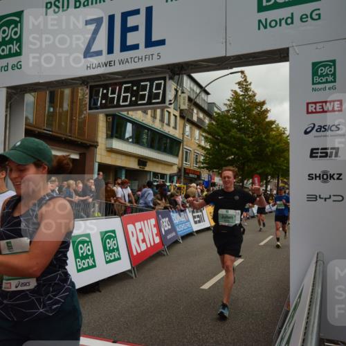 20.09.2026 - PSD Bank Halbmarathon LAZAROV Photography http://msf.ph/oto/10551101 20.09.2026 11:46:39 Ziel 1102, 1527, 2027, 2087, 2773, 3226, 3408, 3425, 3790, 4070, 4094, 4200, 4249, 4566, 4640, 4710 meine-sportfotos.de