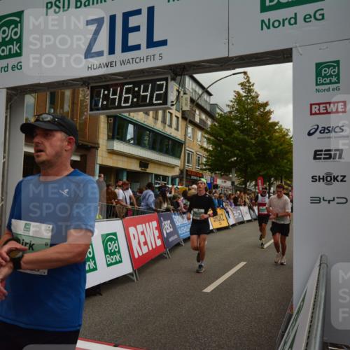 20.09.2026 - PSD Bank Halbmarathon LAZAROV Photography http://msf.ph/oto/10551108 20.09.2026 11:46:41 Ziel 1527, 1876, 2027, 2087, 2773, 3226, 3408, 3425, 3790, 4070, 4094, 4200, 4249, 4566, 4639, 4640, 4710 meine-sportfotos.de