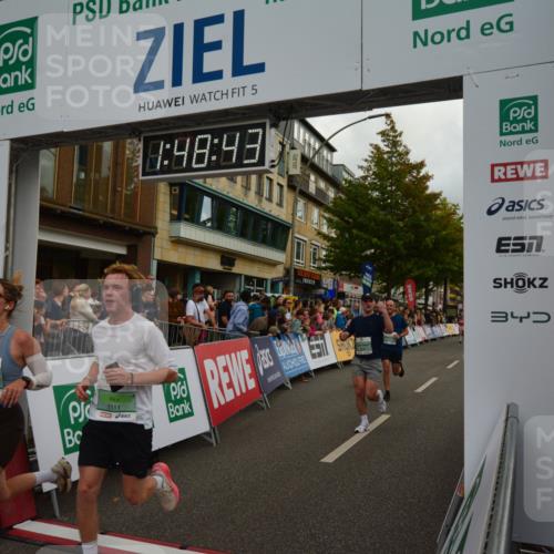 20.09.2026 - PSD Bank Halbmarathon LAZAROV Photography http://msf.ph/oto/10551381 20.09.2026 11:48:43 Ziel 1464, 2311, 2552, 2571, 3298, 3635, 3761, 4627 meine-sportfotos.de