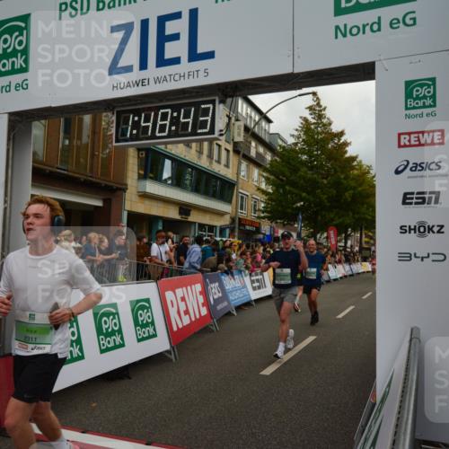 20.09.2026 - PSD Bank Halbmarathon LAZAROV Photography http://msf.ph/oto/10551382 20.09.2026 11:48:43 Ziel 1464, 2311, 2552, 2571, 3298, 3635, 3761, 4627 meine-sportfotos.de