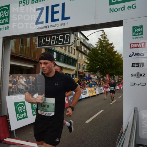 20.09.2026 - PSD Bank Halbmarathon LAZAROV Photography http://msf.ph/oto/10551394 20.09.2026 11:48:50 Ziel 1464, 1559, 3298, 3635, 3761, 3797, 4627 meine-sportfotos.de