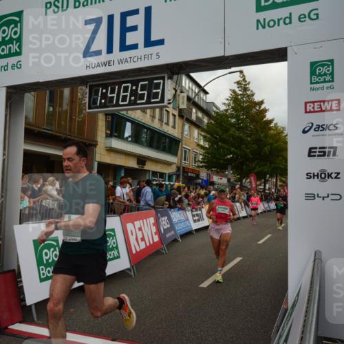 20.09.2026 - PSD Bank Halbmarathon LAZAROV Photography http://msf.ph/oto/10551398 20.09.2026 11:48:52 Ziel 1464, 1559, 3298, 3797, 4627 meine-sportfotos.de