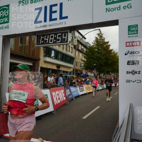 20.09.2026 - PSD Bank Halbmarathon LAZAROV Photography http://msf.ph/oto/10551407 20.09.2026 11:48:54 Ziel 1464, 1559, 1845, 2799, 3298, 3797, 4627 meine-sportfotos.de
