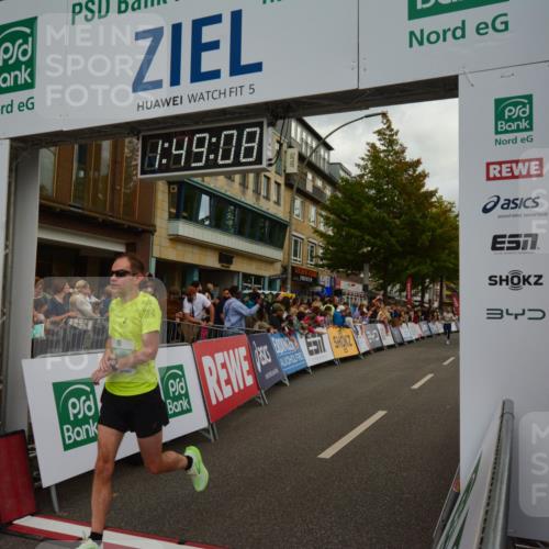 20.09.2026 - PSD Bank Halbmarathon LAZAROV Photography http://msf.ph/oto/10551425 20.09.2026 11:49:07 Ziel 1845, 2420, 2799, 4150, 4154, 4208, 4685, 4686, 4756 meine-sportfotos.de