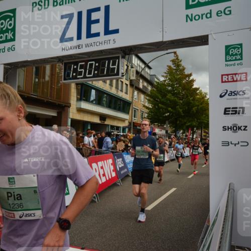 20.09.2026 - PSD Bank Halbmarathon LAZAROV Photography http://msf.ph/oto/10551561 20.09.2026 11:50:14 Ziel 1236, 1309, 1537, 1602, 1604, 1774, 1814, 1983, 2371, 2890, 3083, 3382, 3513, 3576, 4104, 4498, 4660 meine-sportfotos.de