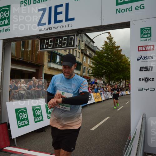 20.09.2026 - PSD Bank Halbmarathon LAZAROV Photography http://msf.ph/oto/10551786 20.09.2026 11:51:57 Ziel 1729, 2503, 2830, 2850, 3049, 3074, 3327 meine-sportfotos.de