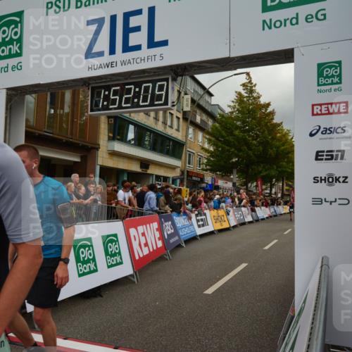 20.09.2026 - PSD Bank Halbmarathon LAZAROV Photography http://msf.ph/oto/10551805 20.09.2026 11:52:08 Ziel 2830, 3049, 3737, 4680, 4789 meine-sportfotos.de