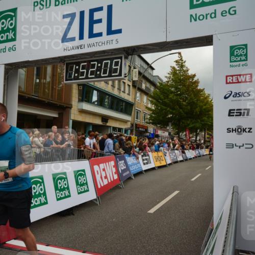 20.09.2026 - PSD Bank Halbmarathon LAZAROV Photography http://msf.ph/oto/10551806 20.09.2026 11:52:08 Ziel 2830, 3049, 3737, 4680, 4789 meine-sportfotos.de