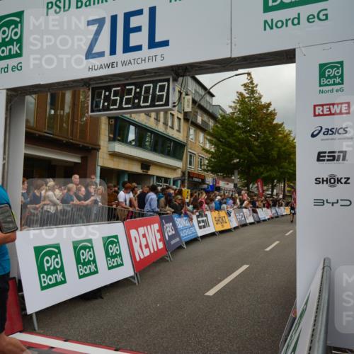 20.09.2026 - PSD Bank Halbmarathon LAZAROV Photography http://msf.ph/oto/10551807 20.09.2026 11:52:09 Ziel 2830, 3049, 3737, 4680, 4789 meine-sportfotos.de