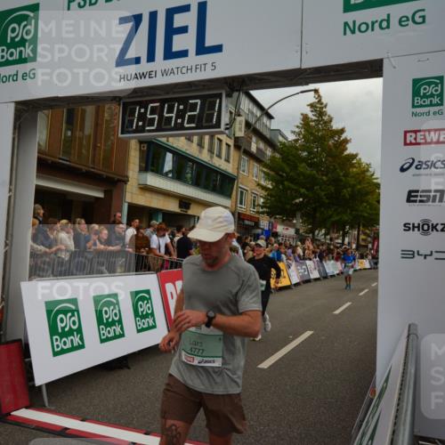 20.09.2026 - PSD Bank Halbmarathon LAZAROV Photography http://msf.ph/oto/10552148 20.09.2026 11:54:20 Ziel 2727, 2987, 3687, 4644, 4777 meine-sportfotos.de