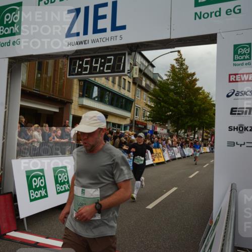 20.09.2026 - PSD Bank Halbmarathon LAZAROV Photography http://msf.ph/oto/10552149 20.09.2026 11:54:20 Ziel 2727, 2987, 3687, 4644, 4777 meine-sportfotos.de