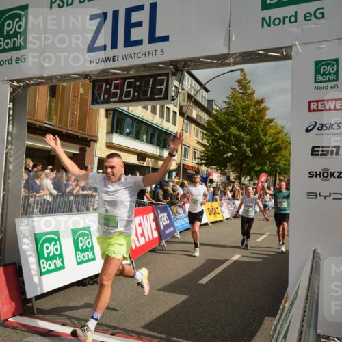 20.09.2026 - PSD Bank Halbmarathon LAZAROV Photography http://msf.ph/oto/10552447 20.09.2026 11:56:12 Ziel 1183, 1260, 1272, 1426, 1541, 1620, 1872, 1887, 2955, 3441, 3593, 3872, 3932, 3943, 4224, 4341 meine-sportfotos.de