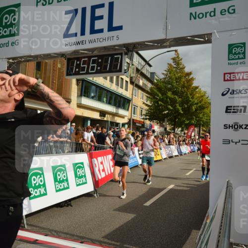 20.09.2026 - PSD Bank Halbmarathon LAZAROV Photography http://msf.ph/oto/10552464 20.09.2026 11:56:17 Ziel 1183, 1272, 1426, 1514, 1541, 1620, 1824, 2180, 2955, 3441, 3593, 3744, 3872, 3932, 3943, 4224, 4525, 4692 meine-sportfotos.de