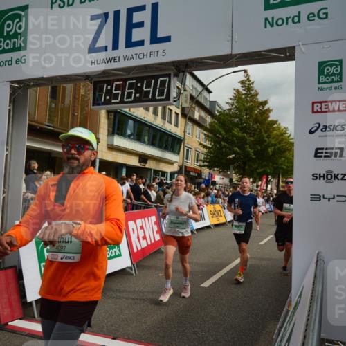 20.09.2026 - PSD Bank Halbmarathon LAZAROV Photography http://msf.ph/oto/10552537 20.09.2026 11:56:39 Ziel 1482, 1747, 1760, 2022, 2221, 2275, 2418, 2869, 2967, 3365, 4097, 4252, 4267, 4374 meine-sportfotos.de