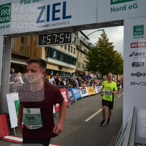 20.09.2026 - PSD Bank Halbmarathon LAZAROV Photography http://msf.ph/oto/10552744 20.09.2026 11:57:54 Ziel 1052, 1210, 1301, 1530, 1709, 1711, 2092, 2531, 2846, 2935, 3107, 3280, 3624, 3762, 3935, 3941, 4327, 4589, 4610 meine-sportfotos.de