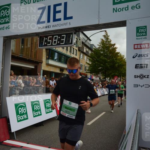20.09.2026 - PSD Bank Halbmarathon LAZAROV Photography http://msf.ph/oto/10552905 20.09.2026 11:58:30 Ziel 1398, 1621, 1956, 2577, 2585, 2612, 3183, 3490, 3604, 3801, 4623, 4641, 4750 meine-sportfotos.de