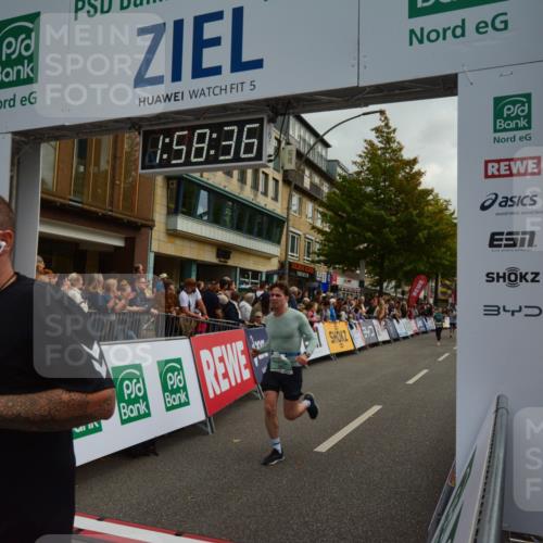 20.09.2026 - PSD Bank Halbmarathon LAZAROV Photography http://msf.ph/oto/10552929 20.09.2026 11:58:36 Ziel 1398, 1621, 1741, 1795, 1956, 2612, 3183, 3490, 3604, 3801, 4013, 4623, 4641 meine-sportfotos.de