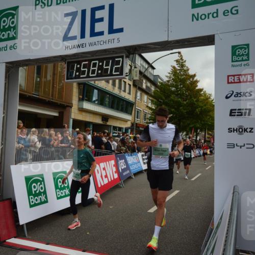20.09.2026 - PSD Bank Halbmarathon LAZAROV Photography http://msf.ph/oto/10552938 20.09.2026 11:58:41 Ziel 1304, 1621, 1741, 1795, 1936, 1956, 2290, 3183, 3447, 3490, 3598, 3801, 4013, 4570, 4572 meine-sportfotos.de