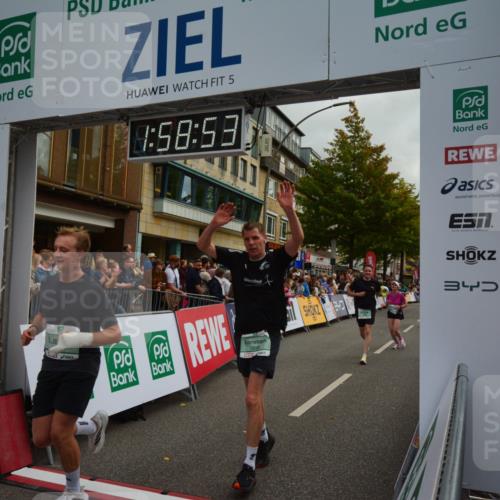 20.09.2026 - PSD Bank Halbmarathon LAZAROV Photography http://msf.ph/oto/10552971 20.09.2026 11:58:53 Ziel 1035, 1251, 1304, 1741, 1778, 1936, 2185, 2290, 3447, 3467, 3598, 3718, 3810, 3940, 4029, 4355, 4570, 4572, 4694, 4738 meine-sportfotos.de