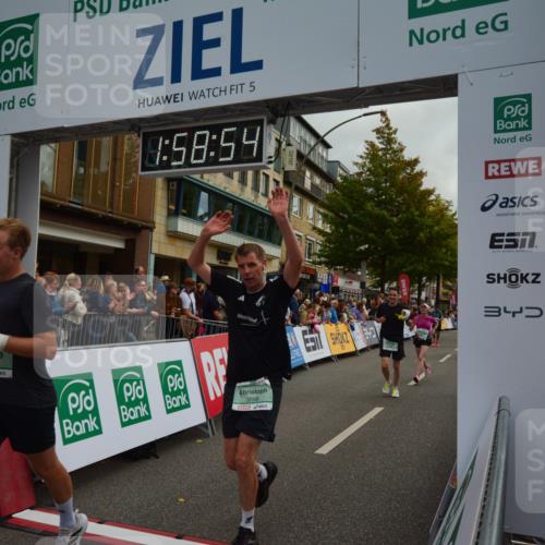 20.09.2026 - PSD Bank Halbmarathon LAZAROV Photography http://msf.ph/oto/10552972 20.09.2026 11:58:53 Ziel 1035, 1251, 1304, 1741, 1778, 1936, 2185, 2290, 3447, 3467, 3598, 3718, 3810, 3940, 4029, 4355, 4570, 4572, 4694, 4738 meine-sportfotos.de