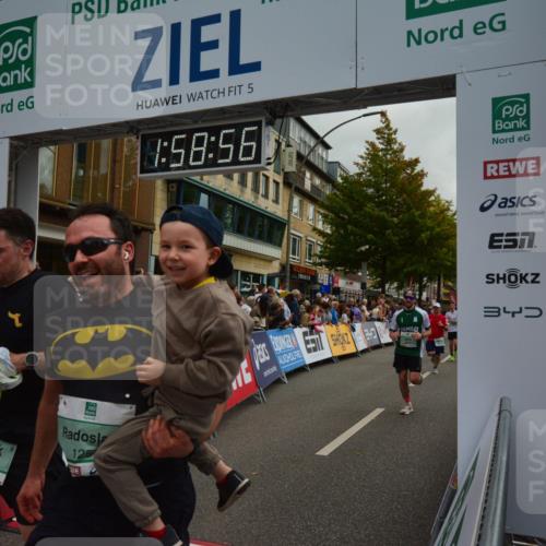 20.09.2026 - PSD Bank Halbmarathon LAZAROV Photography http://msf.ph/oto/10552976 20.09.2026 11:58:56 Ziel 1035, 1197, 1251, 1304, 1778, 1936, 2050, 2185, 3447, 3467, 3598, 3718, 3810, 3940, 4029, 4223, 4355, 4570, 4572, 4694, 4738 meine-sportfotos.de