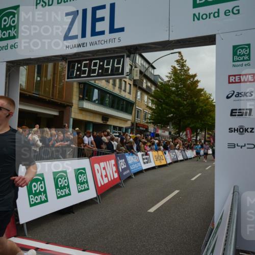 20.09.2026 - PSD Bank Halbmarathon LAZAROV Photography http://msf.ph/oto/10553117 20.09.2026 11:59:44 Ziel 1265, 1279, 1454, 2168, 2170, 2208, 2439, 2470, 2670, 3578, 3800, 4493, 4494, 4495, 4711 meine-sportfotos.de
