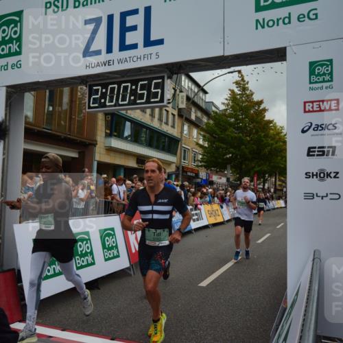 20.09.2026 - PSD Bank Halbmarathon LAZAROV Photography http://msf.ph/oto/10553311 20.09.2026 12:00:54 Ziel 1271, 1366, 1682, 2020, 2194, 2938, 2986, 3027, 3123, 3283, 3368, 3383, 3554, 3751, 4122 meine-sportfotos.de
