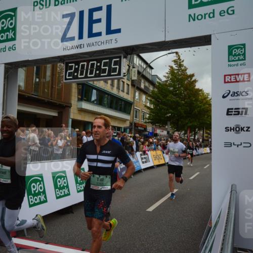 20.09.2026 - PSD Bank Halbmarathon LAZAROV Photography http://msf.ph/oto/10553312 20.09.2026 12:00:54 Ziel 1271, 1366, 1682, 2020, 2194, 2938, 2986, 3027, 3123, 3283, 3368, 3383, 3554, 3751, 4122 meine-sportfotos.de
