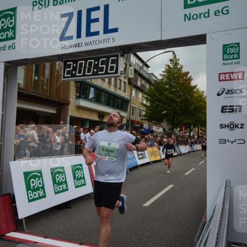 20.09.2026 - PSD Bank Halbmarathon LAZAROV Photography http://msf.ph/oto/10553318 20.09.2026 12:00:56 Ziel 1271, 1366, 1682, 2020, 2567, 2938, 3027, 3123, 3283, 3368, 3383, 3554, 3751, 4199 meine-sportfotos.de