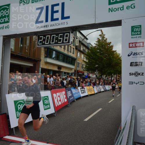 20.09.2026 - PSD Bank Halbmarathon LAZAROV Photography http://msf.ph/oto/10553321 20.09.2026 12:00:57 Ziel 1271, 1366, 1682, 2020, 2567, 2938, 3027, 3123, 3283, 3368, 3383, 3554, 3751, 4199 meine-sportfotos.de