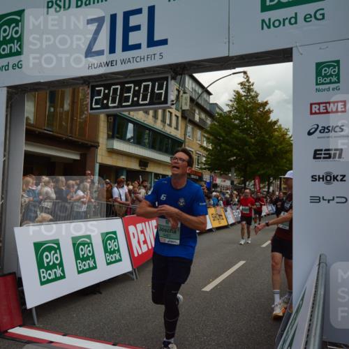 20.09.2026 - PSD Bank Halbmarathon LAZAROV Photography http://msf.ph/oto/10553706 20.09.2026 12:03:03 Ziel 1239, 1716, 1727, 1908, 2061, 2222, 2508, 2514, 2699, 2716, 2832, 2913, 4210, 4354, 4487, 4735 meine-sportfotos.de