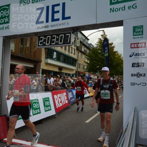 20.09.2026 - PSD Bank Halbmarathon LAZAROV Photography http://msf.ph/oto/10553713 20.09.2026 12:03:06 Ziel 1239, 1727, 1750, 1908, 2508, 2699, 2716, 2832, 2913, 4210, 4354, 4487, 4735 meine-sportfotos.de