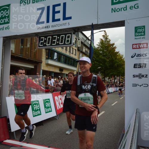 20.09.2026 - PSD Bank Halbmarathon LAZAROV Photography http://msf.ph/oto/10553719 20.09.2026 12:03:07 Ziel 1239, 1727, 1750, 1908, 2508, 2699, 2716, 2832, 2913, 4210, 4487, 4735 meine-sportfotos.de
