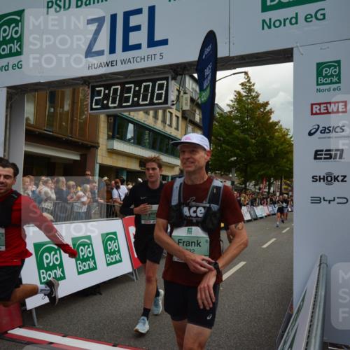 20.09.2026 - PSD Bank Halbmarathon LAZAROV Photography http://msf.ph/oto/10553720 20.09.2026 12:03:08 Ziel 1239, 1727, 1750, 1908, 2508, 2699, 2716, 2832, 2913, 4210, 4487, 4735 meine-sportfotos.de