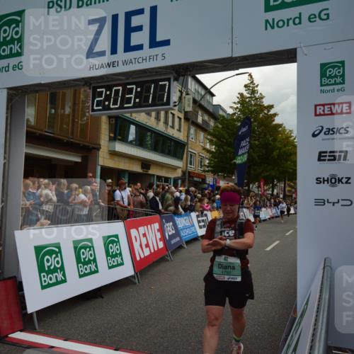 20.09.2026 - PSD Bank Halbmarathon LAZAROV Photography http://msf.ph/oto/10553747 20.09.2026 12:03:16 Ziel 1239, 1255, 1412, 1727, 1750, 1908, 2285, 2557, 2743, 2913, 4210 meine-sportfotos.de