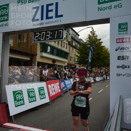 20.09.2026 - PSD Bank Halbmarathon LAZAROV Photography http://msf.ph/oto/10553748 20.09.2026 12:03:17 Ziel 1239, 1255, 1412, 1727, 1750, 2285, 2557, 2743, 2913, 4210 meine-sportfotos.de