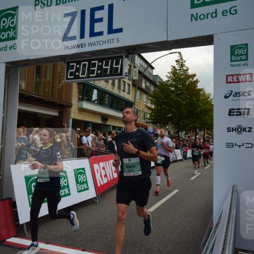 20.09.2026 - PSD Bank Halbmarathon LAZAROV Photography http://msf.ph/oto/10553814 20.09.2026 12:03:43 Ziel 1299, 1405, 1978, 2049, 2195, 2390, 2461, 3320, 3461, 3879, 3931, 4040, 4135 meine-sportfotos.de