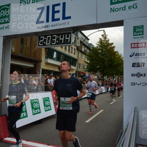 20.09.2026 - PSD Bank Halbmarathon LAZAROV Photography http://msf.ph/oto/10553815 20.09.2026 12:03:43 Ziel 1299, 1405, 1978, 2049, 2195, 2390, 2461, 3320, 3461, 3879, 3931, 4040, 4135 meine-sportfotos.de