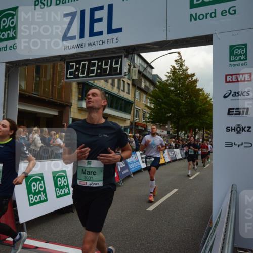 20.09.2026 - PSD Bank Halbmarathon LAZAROV Photography http://msf.ph/oto/10553816 20.09.2026 12:03:44 Ziel 1299, 1405, 1978, 2049, 2195, 2390, 2461, 3320, 3461, 3795, 3879, 3931, 4040, 4135 meine-sportfotos.de