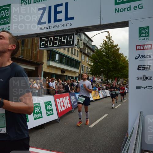 20.09.2026 - PSD Bank Halbmarathon LAZAROV Photography http://msf.ph/oto/10553818 20.09.2026 12:03:44 Ziel 1299, 1405, 1978, 2049, 2195, 2390, 2461, 3320, 3461, 3795, 3879, 3931, 4040, 4135 meine-sportfotos.de